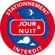 Stationnement interdit le jour et la nuit sur cet emplacement