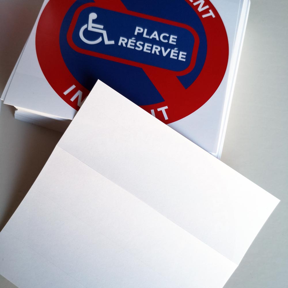 stationnement réservé aux handicapés