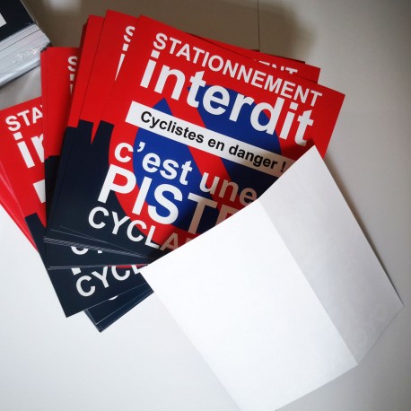 Autocollant « Cyclistes en danger, c'est une piste cyclable ! », vue 4